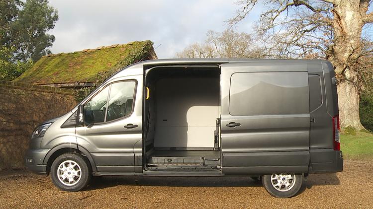 FORD TRANSIT 460 L4 MINIBUS DIESEL RWD 2.0 EcoBlue 165ps H3 18 Seater Leader [Nav]